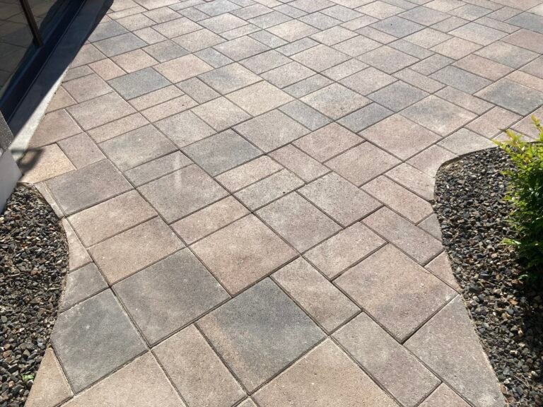 Backyard patio interlocking paver design